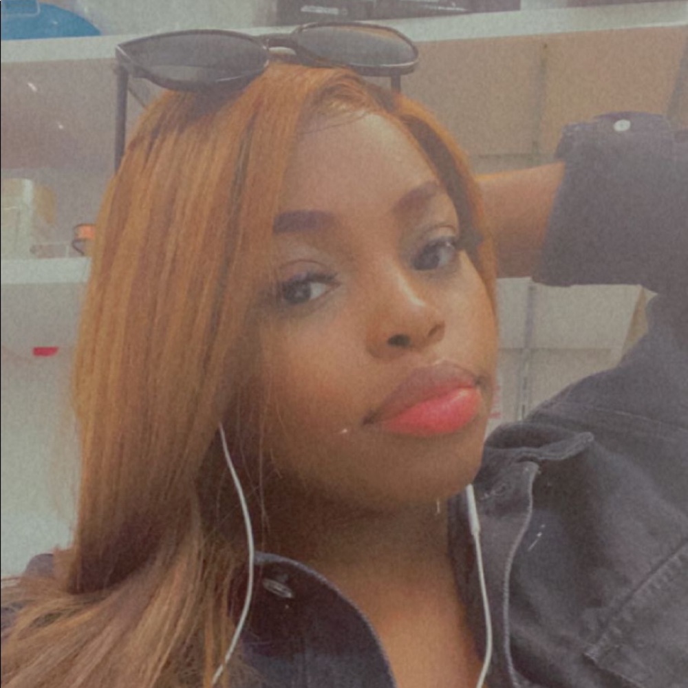 Meet your Posher, Desiree